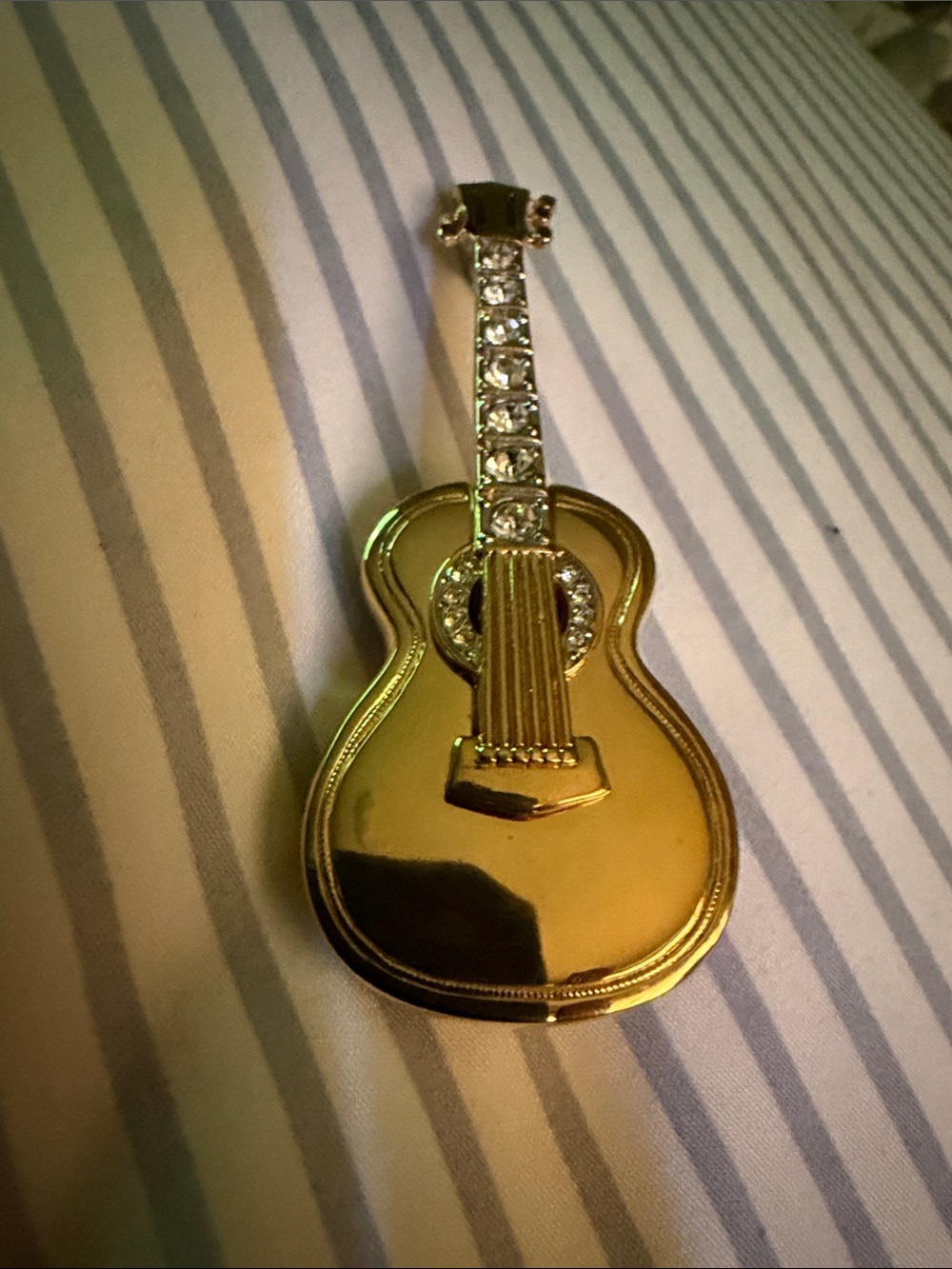 Gold-Tone Guitar Brooch Vintage